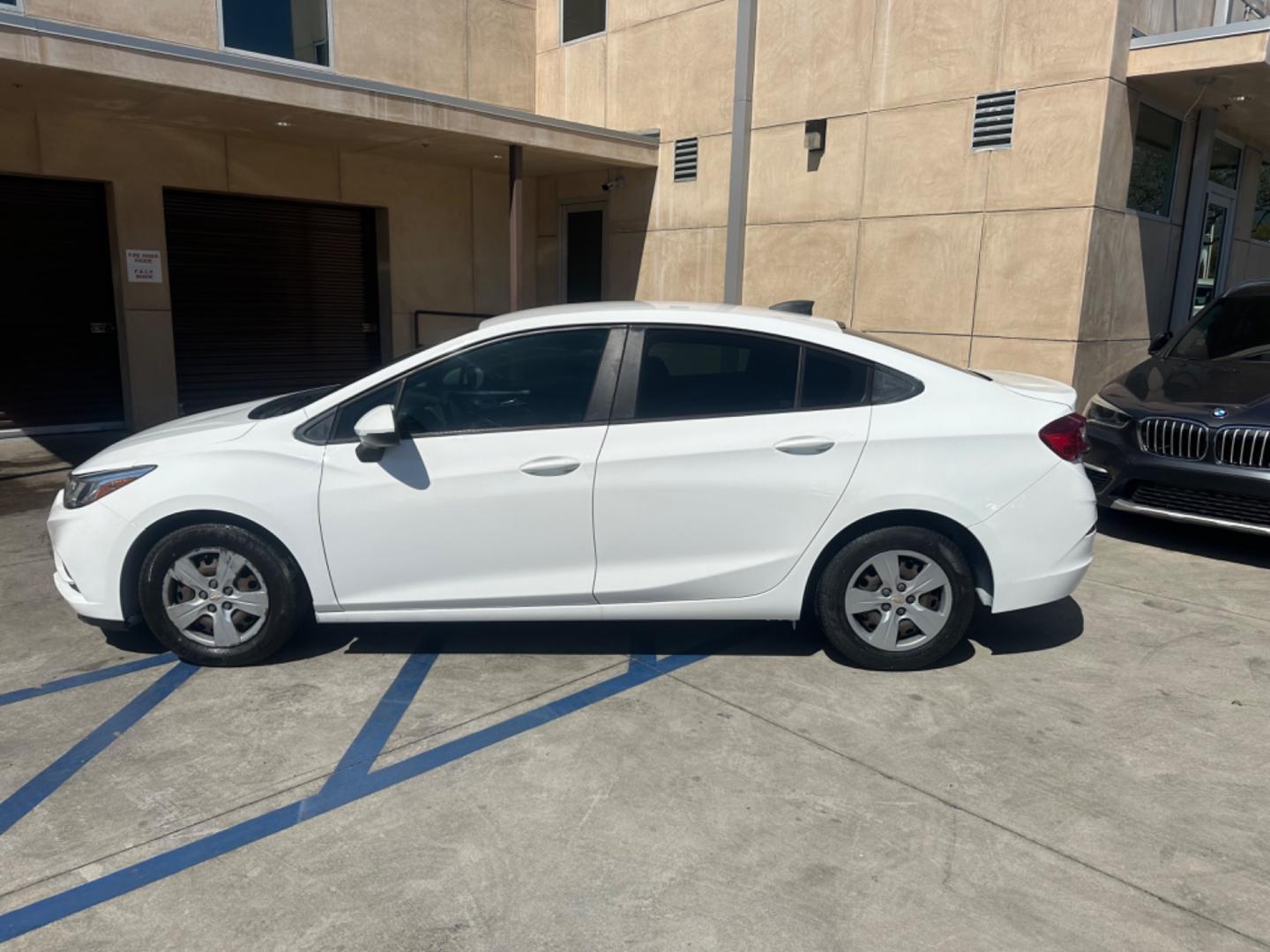 2018 WHITE /Black Chevrolet Cruze Cloth (1G1BC5SM6J7) with an 4Cylinder engine, Automatic transmission, located at 30 S. Berkeley Avenue, Pasadena, CA, 91107, (626) 248-7567, 34.145447, -118.109398 - Photo#1